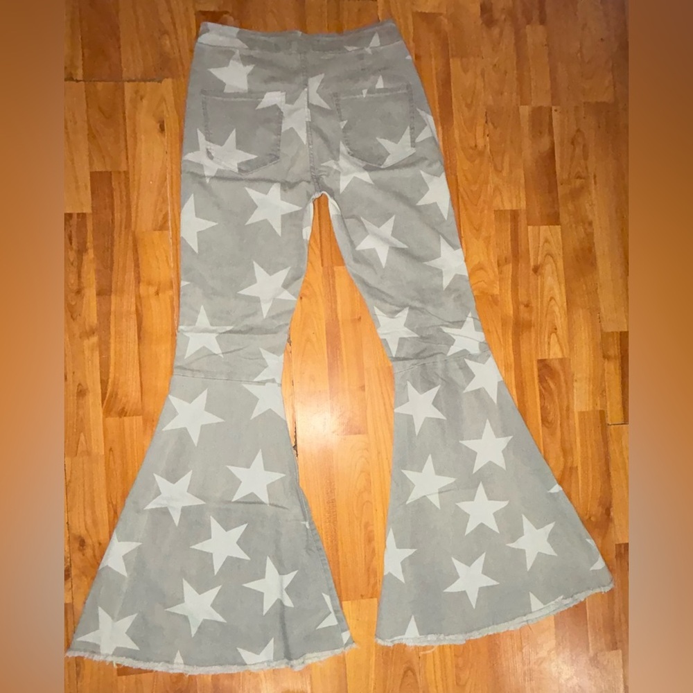 Toast Jeans Gray Star Printed Bell Bottoms. - Picture 4 of 9